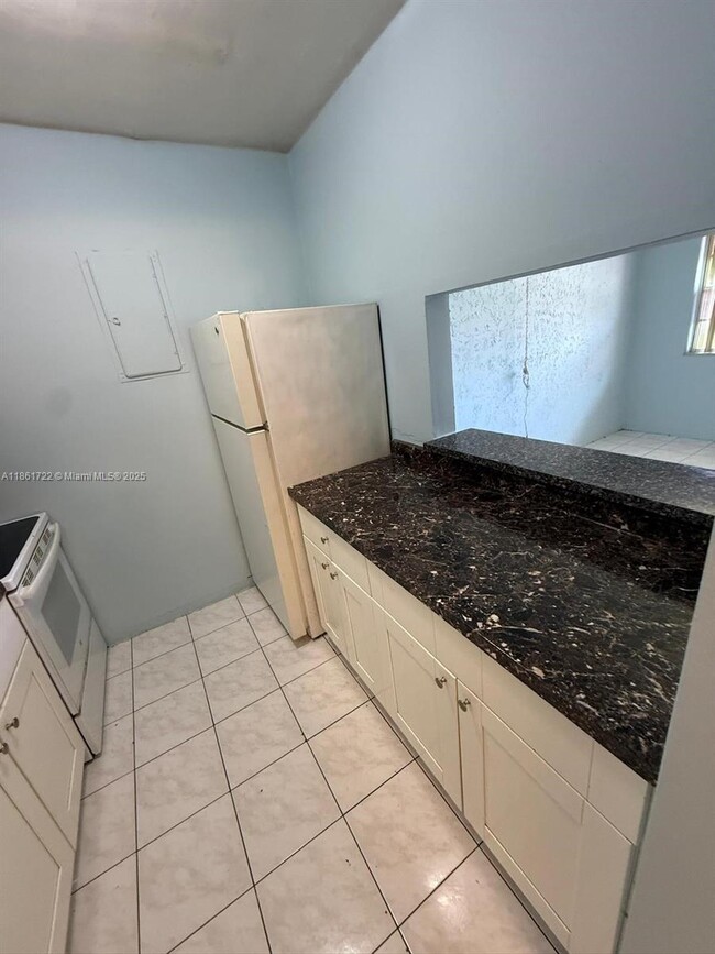 Photo - 2917 Plunkett St Unidad 20C