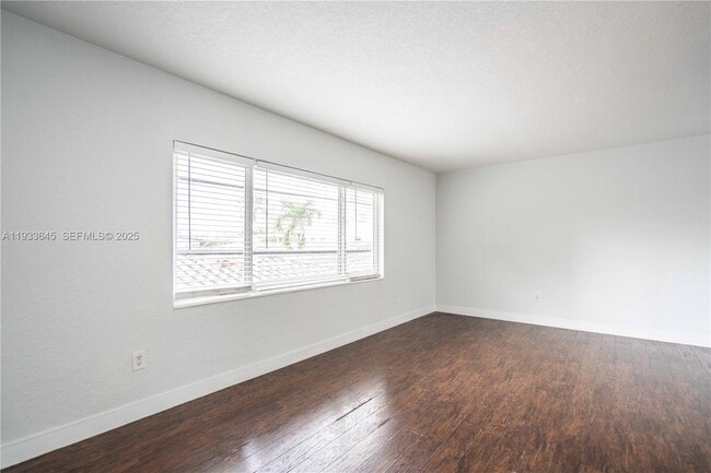 Photo - 1940 Biarritz Dr Unit 16