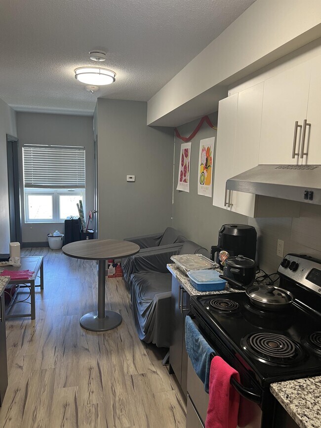 Photo - 258A-258A Sunview St