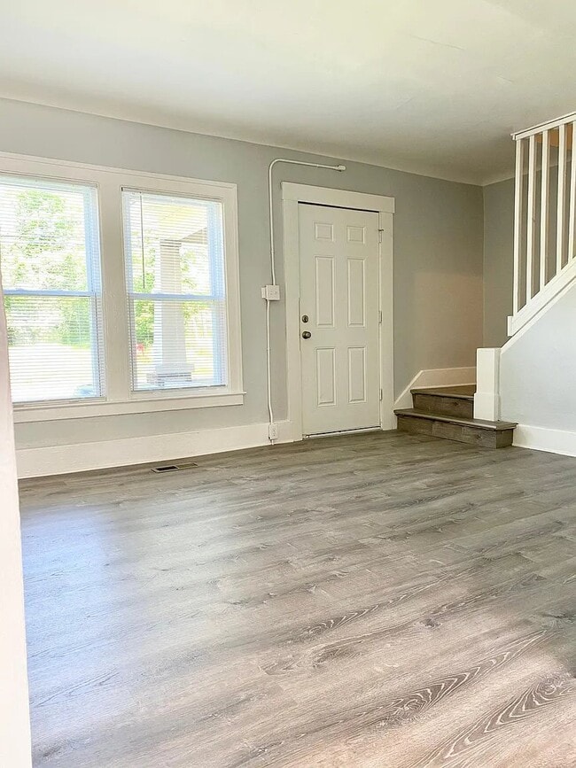Photo - 111 W Rundell St