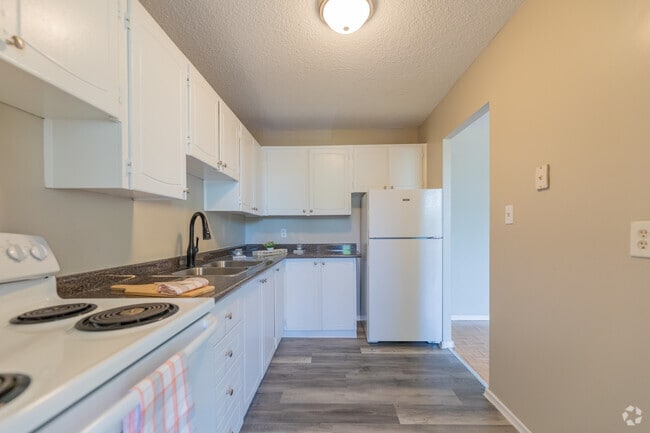 Building Photo - Summit Place