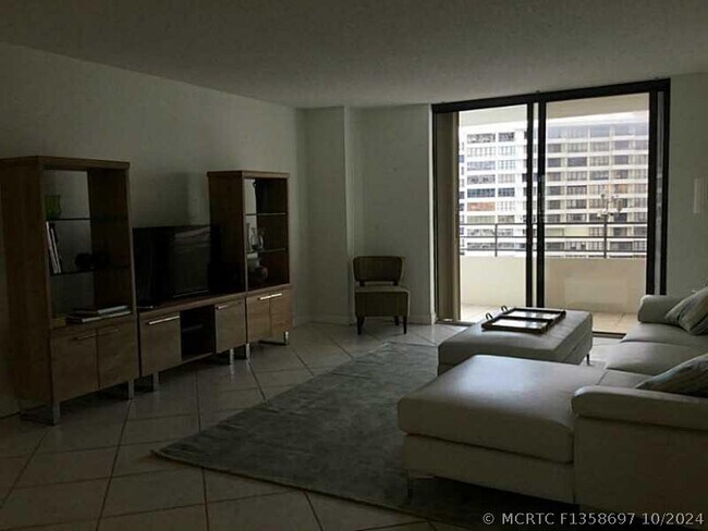 Photo - 2500 Parkview Dr Unit 1519