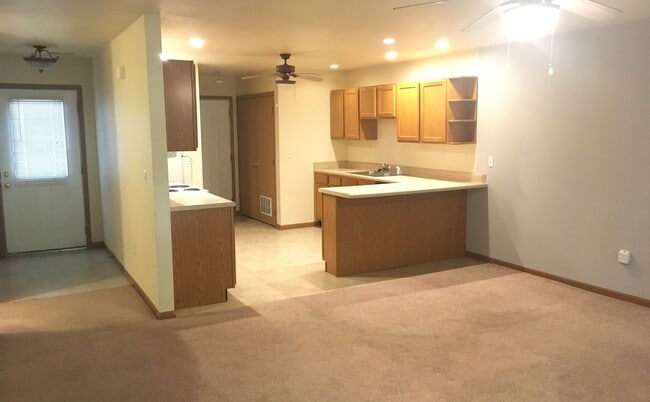 Photo - 6549-MF2-E2 Unit B