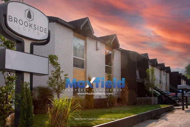 Building Photo - Brookside Lofts 2 BD 1 BA - Unit 17