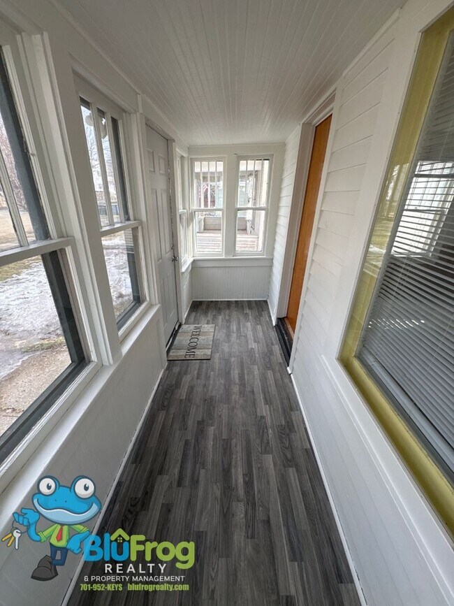 Photo - 455 2nd St SW