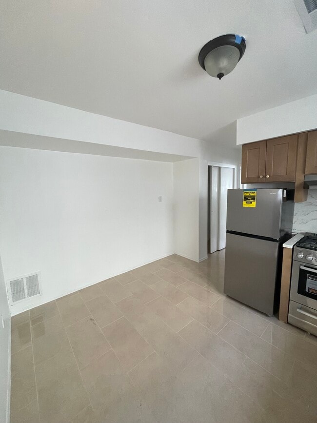 Photo - 134 Woodbine Ave