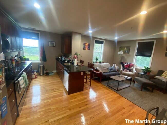 Photo - 100 Fellsway W