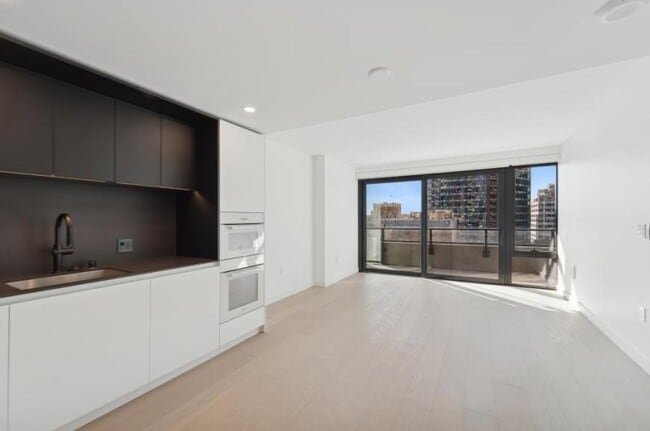 Building Photo - 1 bedroom in Seattle WA 98101 Unit 1107 Rental