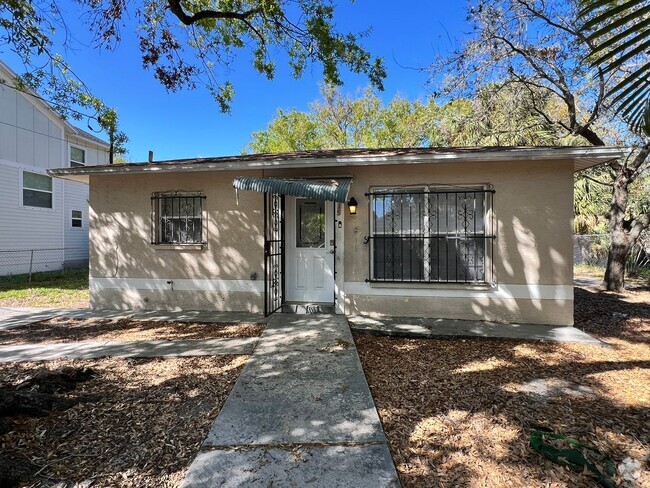 Building Photo - 2115 W Walnut St Rental