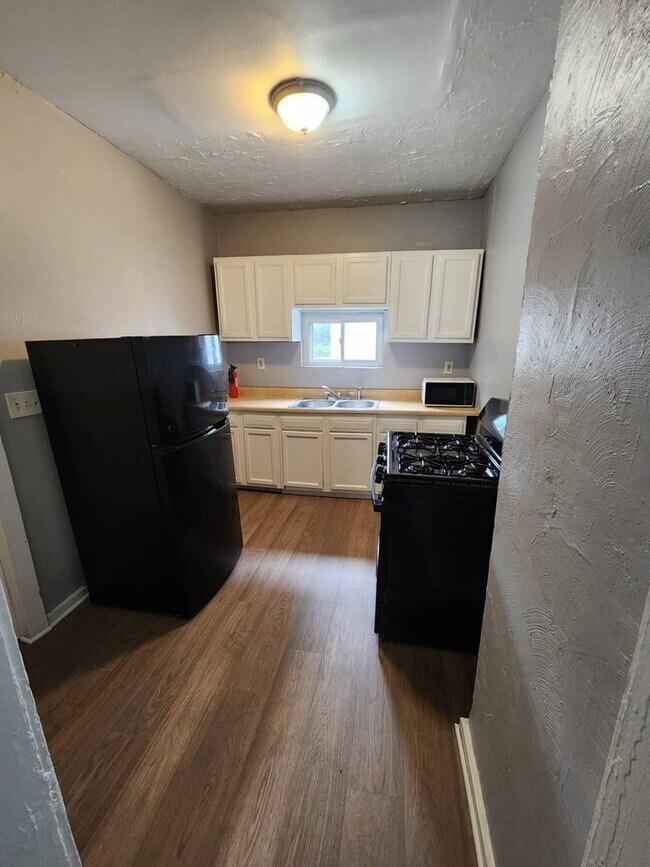 Photo - 10602 Earle Ave Unidad 1 - First Floor