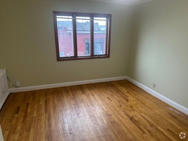 Building Photo - 646 Ferry St Unit 2 Rental