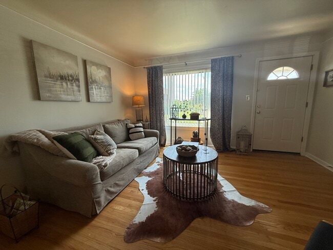 Photo - 2065 E Maple Rd Unit 2065