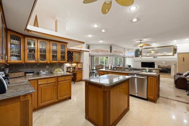 Photo - 1873 Lago Vista Blvd
