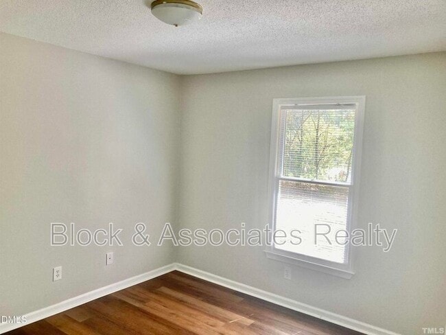 Photo - 104 Castill Pl