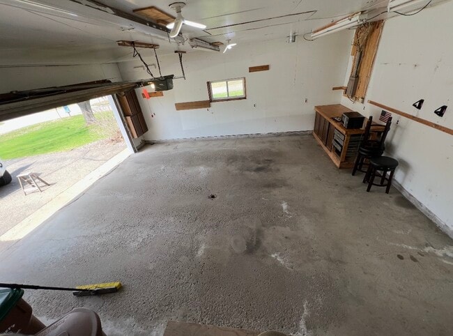 Photo - 235 Quality Ave N