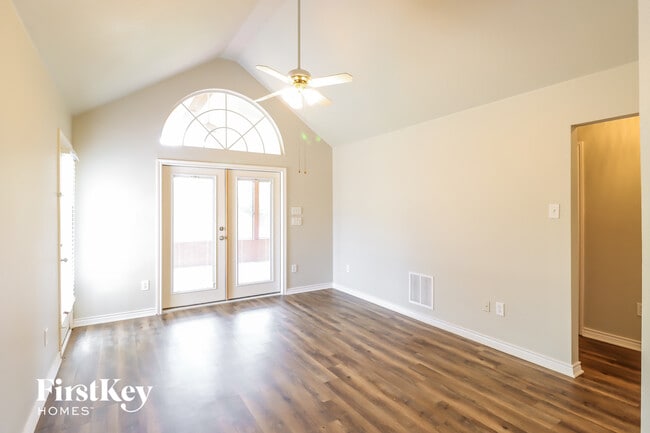 Photo - 2204 Reedway Ct