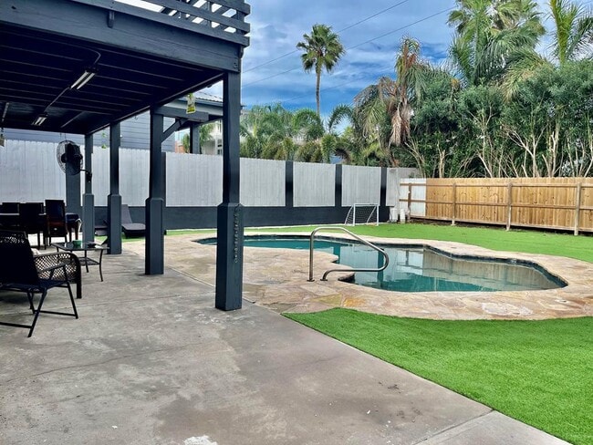 Photo - 218 W Lantana St