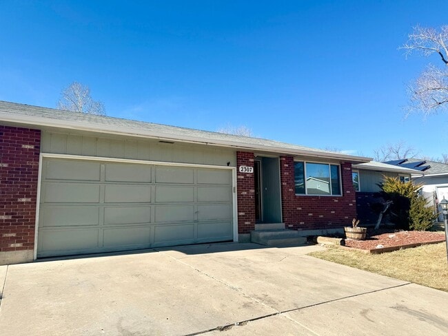 Building Photo - Charming, Updated Ranch-Style Home Near Lake Loveland
