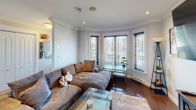 Building Photo - 105 Great Eastern Avenue Unit 1