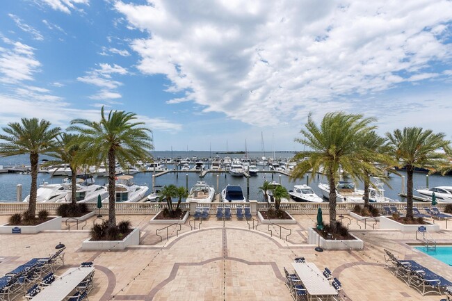 Photo - 6002 Printery St