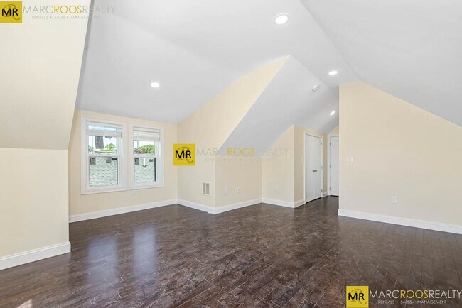 Photo - 70 Stanley Ave Unit 2