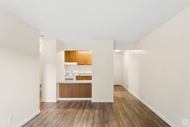 Junior 1BR, 1BA - 485SF - Living Room - Orchard Glen