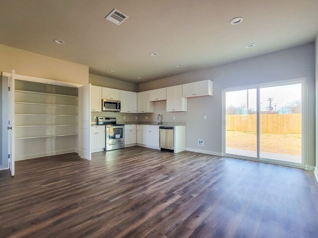 Photo - Beautiful 3 Bedroom 2 Bath Home!!