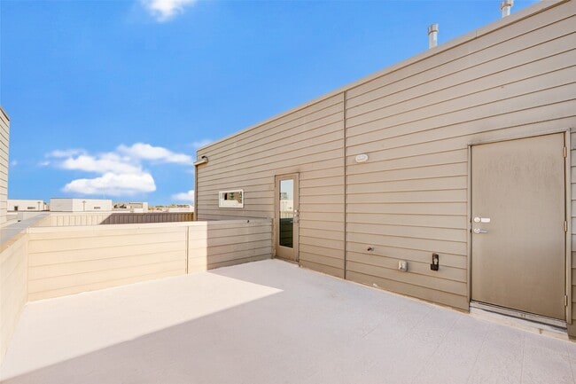 Photo - 2333 Sperber Ln