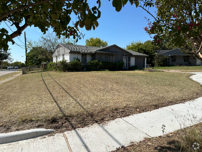 Building Photo - 4029 Stagecoach Cir Rental