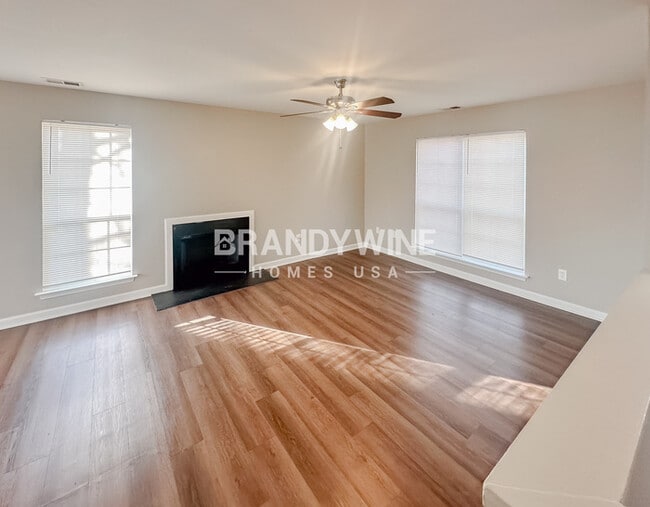 Photo - 425 Hannah Dr