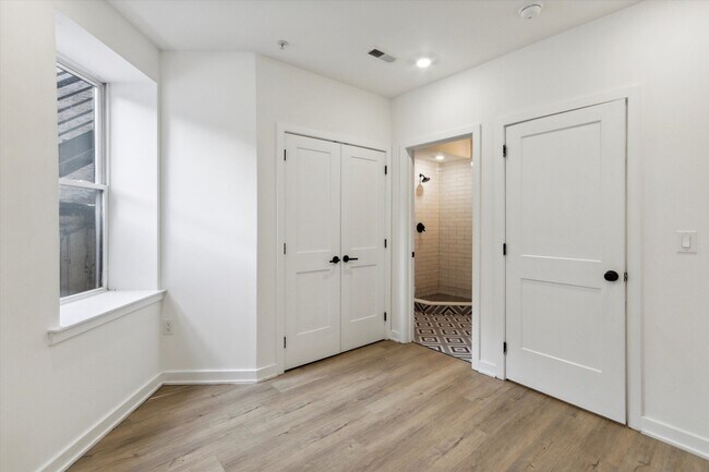 Photo - 1533 N Sydenham St Unit A