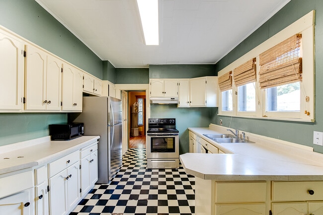 Photo - 1654 Van Buren Ave