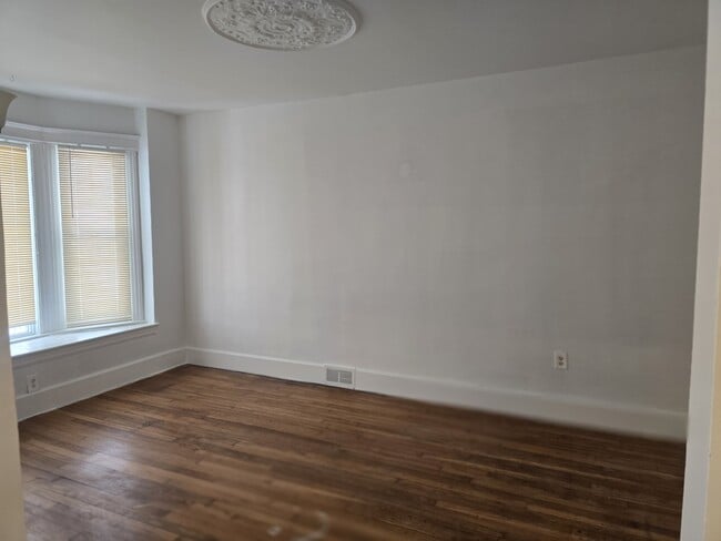 Photo - 633 Westminster St