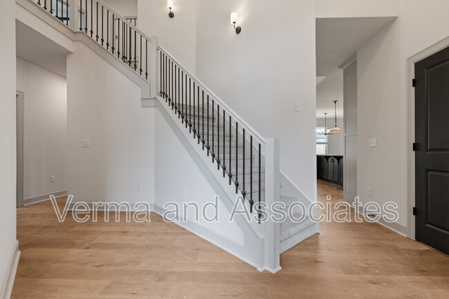 Photo - 1081 Whistler St