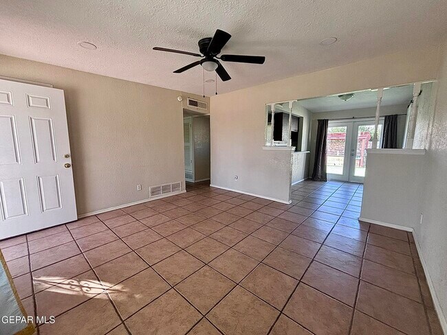 Photo - 10517 Tareyton St