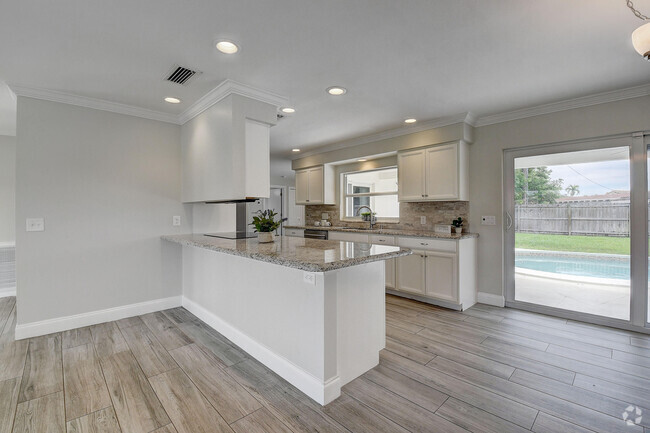 Building Photo - 798 SW 15th Ave Rental