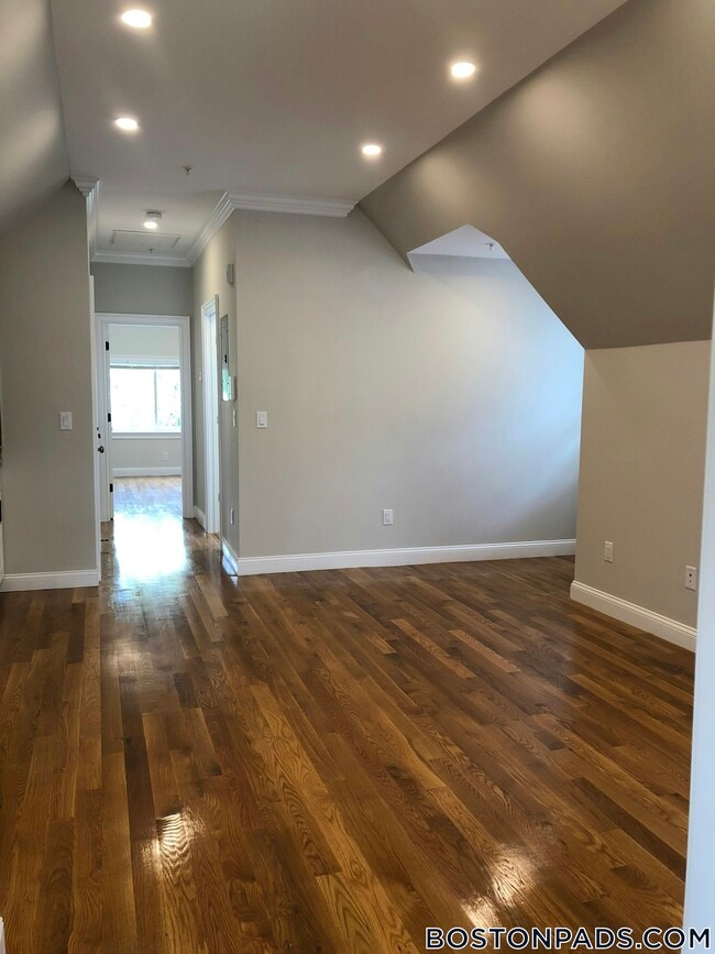 Photo - 9-11 Woodside Ave. Unit 3