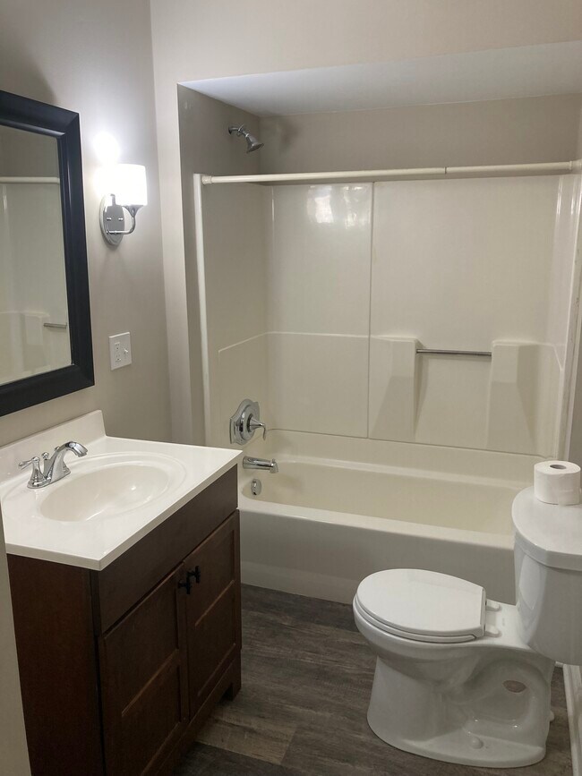 Photo - 243 Dalzell Ave Unit #4