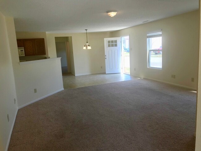 Photo - 3 Bedroom 2 Bathroom Ranch Style Home in Noblesville!