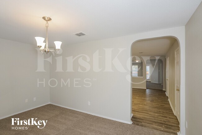 Photo - 7367 Lyia Br