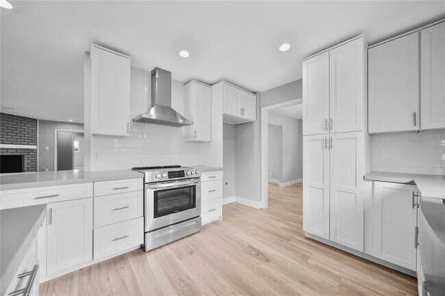 Photo - 5818 Paisley St