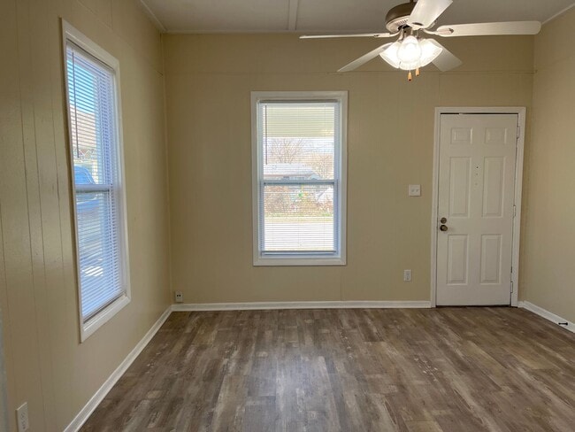 Photo - ADORABLE 3 BEDROOM HOUSE- FENCED BACK YARD