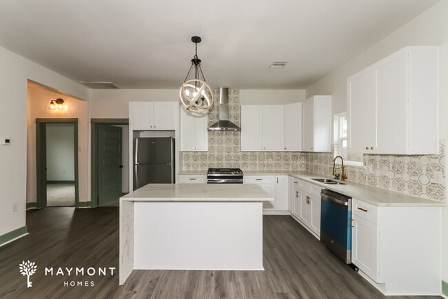 Photo - 7842 Ford St