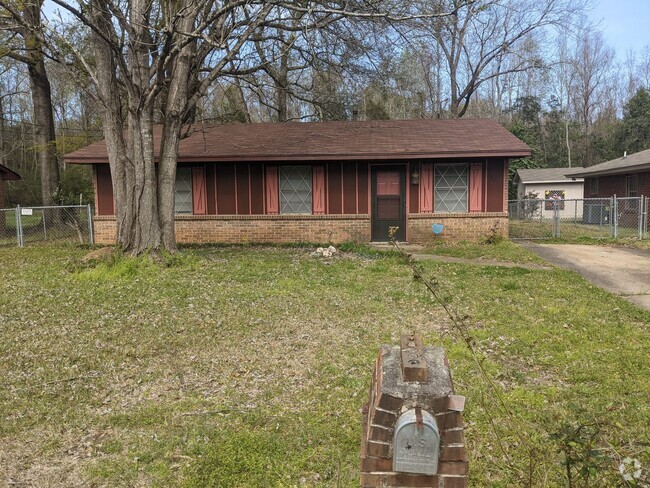 Building Photo - AVAILABLE NOW! Rental