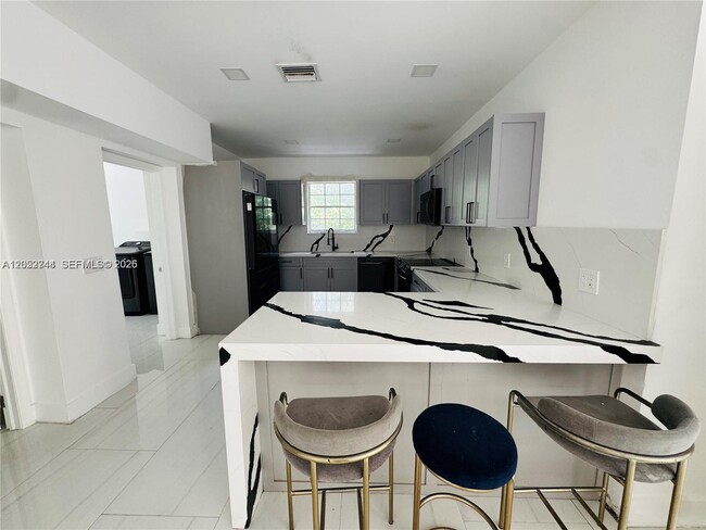 Photo - 516 Lavilla Dr
