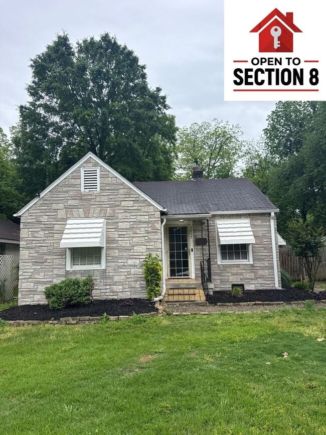 Building Photo - 4 Bed | 2 Bath | Detached Garage | Spacious Living