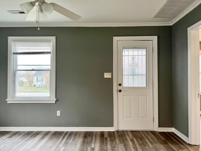 Photo - 3209 Chesham St