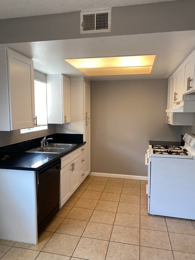 Photo - 2410 S Nancy St