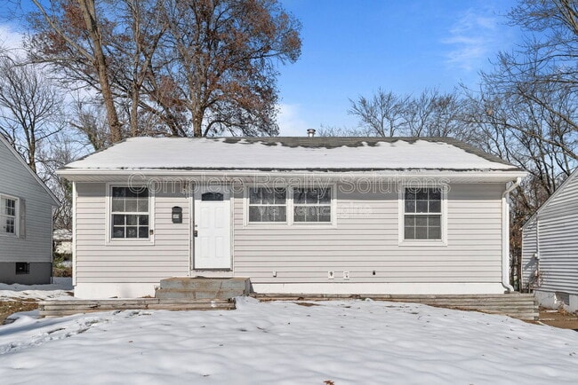 Photo - 409 Caithness Rd