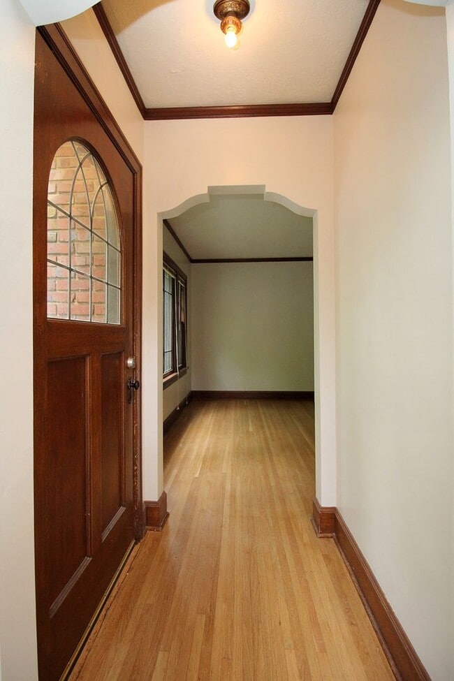 Photo - 2904-2914 SE Washington St & 606 SE 29th Ave Unidad 606